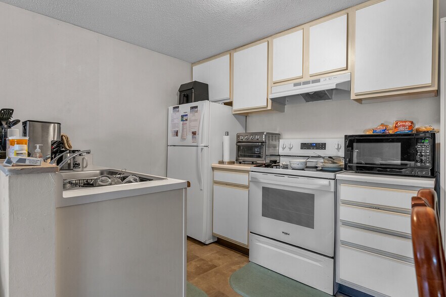 More Photos Of 5 E Plum St, Chesterfield Apartments For Sale