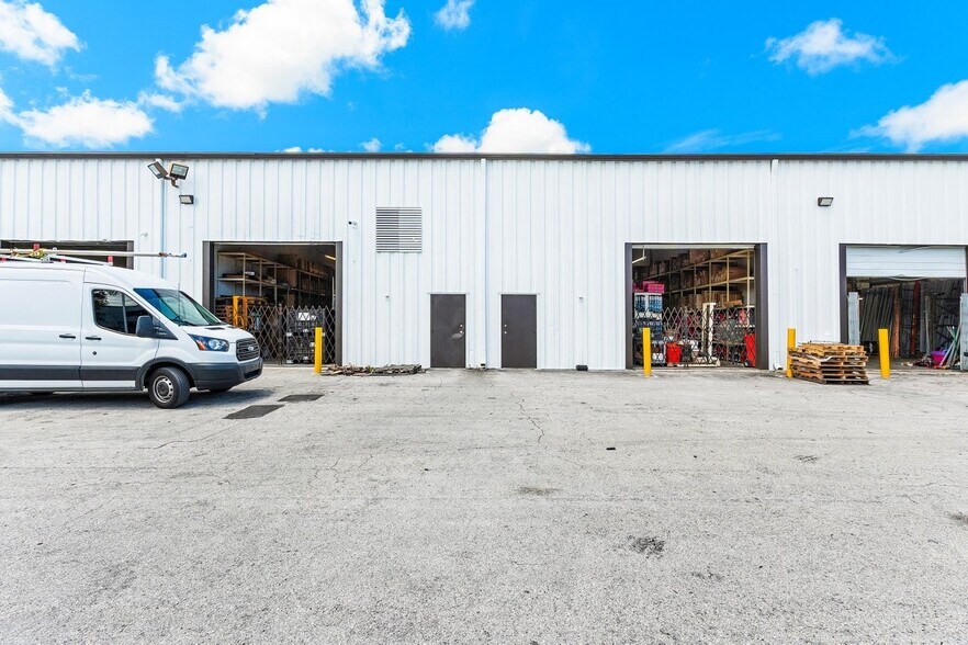 More Photos Of 1973 10th Ave N, Lake Worth Beach Distribution For Sale