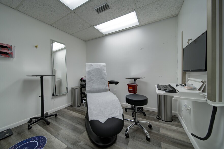 More Photos Of 2455 SW 27th Ave, Miami Medical For Lease