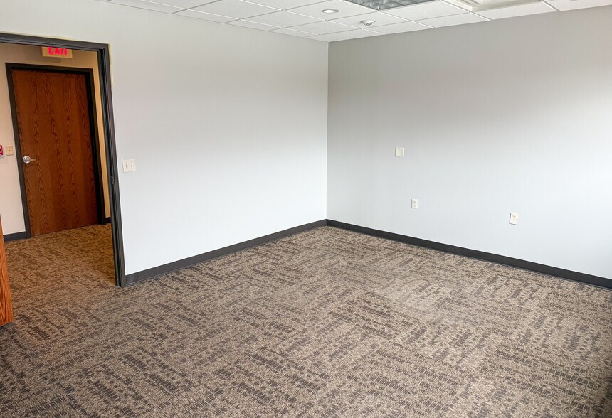 More Photos Of 4901 Isabel Pl, Sioux Falls Office For Lease