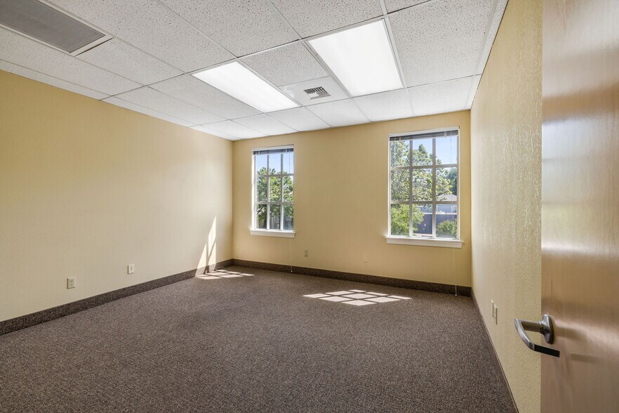 More Photos Of 2001 P St, Sacramento Office For Sale