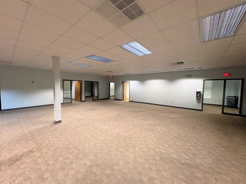 More Photos Of 6020 NW 4th Pl, Gainesville General Retail For Lease