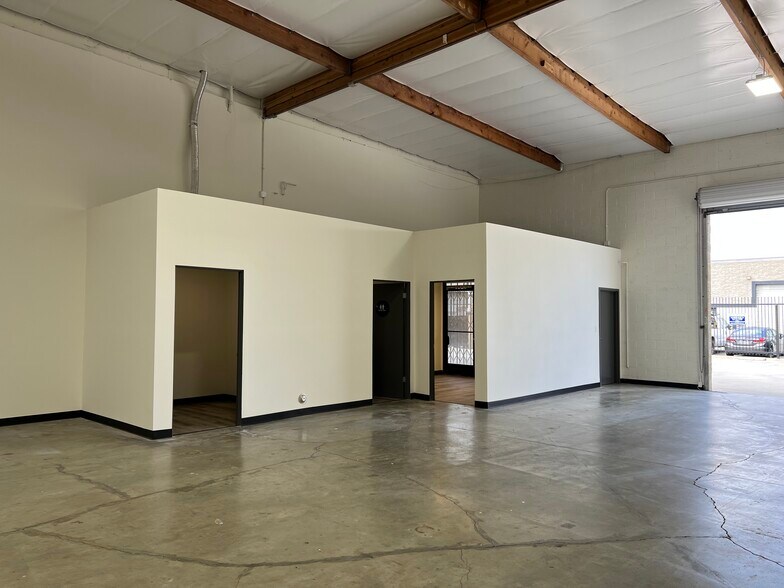 More Photos Of 400 W Redondo Beach Blvd, Gardena Warehouse For Lease