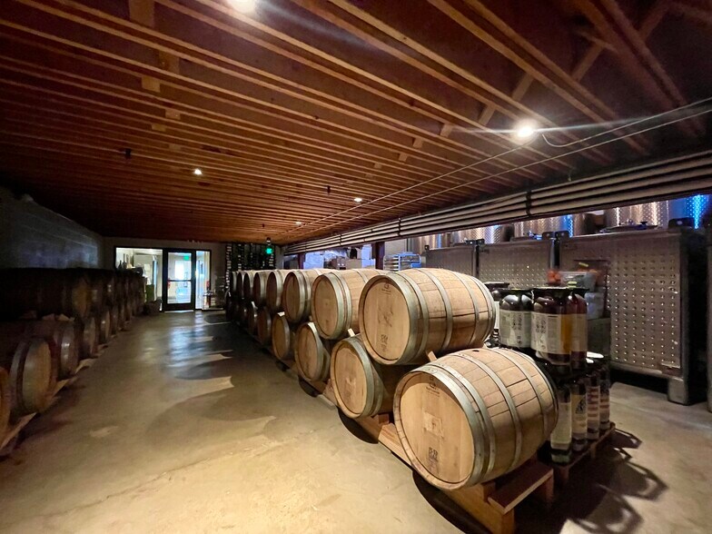 More Photos Of 2246 Larimer St, Denver Storefront For Sale