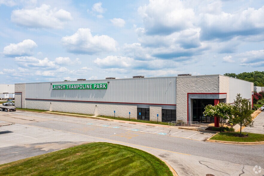 More Photos Of 500-514 Interchange Blvd, Newark Unknown For Lease