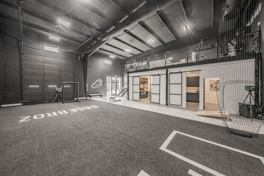 More Photos Of 13053 Harmon Rd, Fort Worth Warehouse For Sale