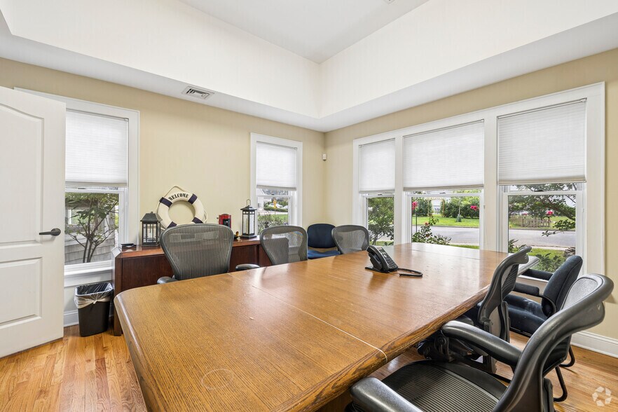 More Photos Of 704 Howe St, Point Pleasant Office For Sale