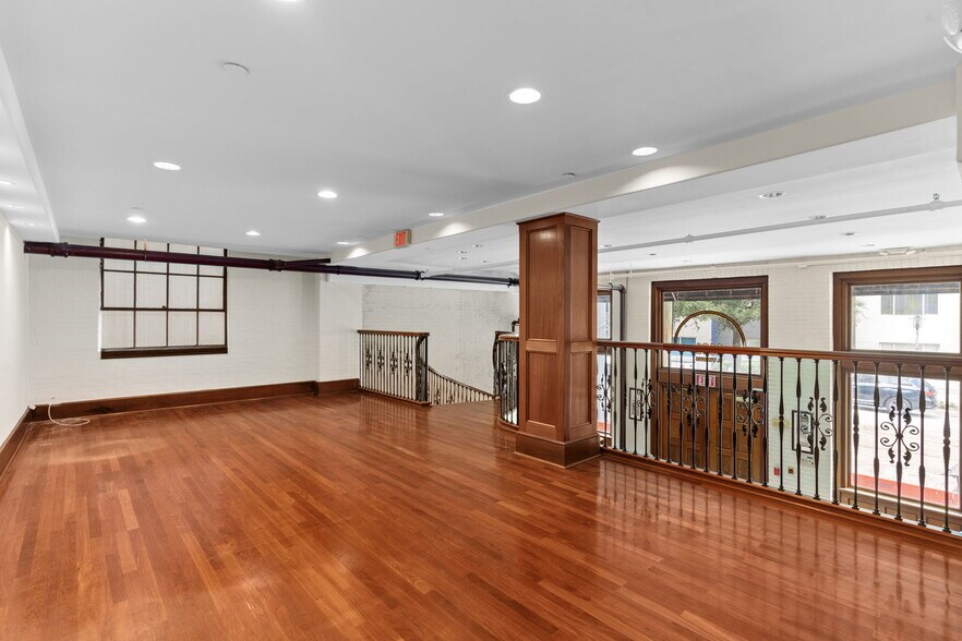 More Photos Of 1121 E Twiggs St, Tampa Office For Sale