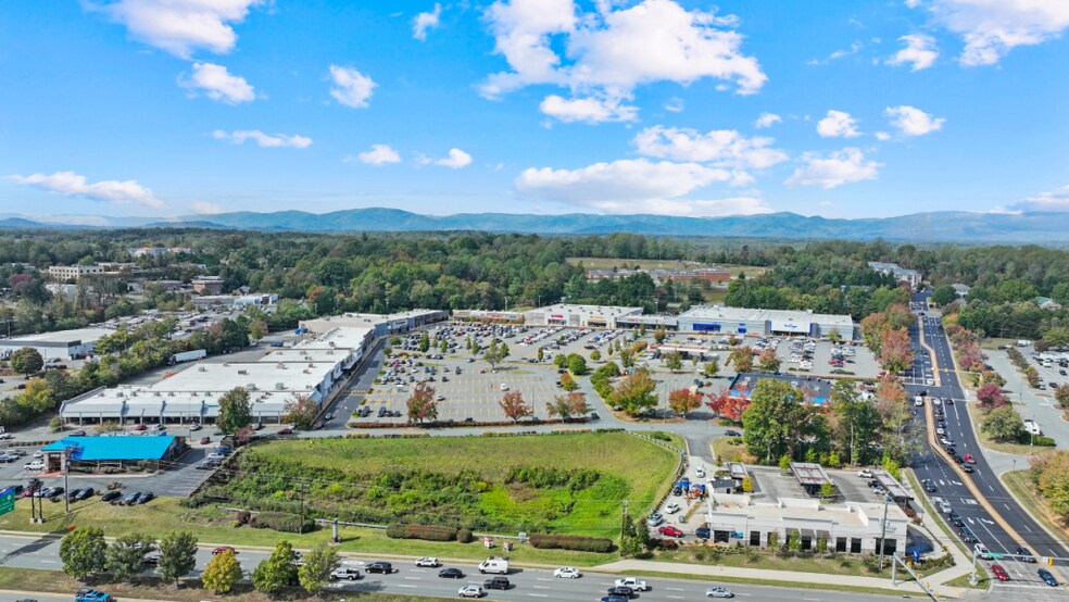 More Photos Of 1980 Rio Hill Ctr, Charlottesville General Retail For Lease