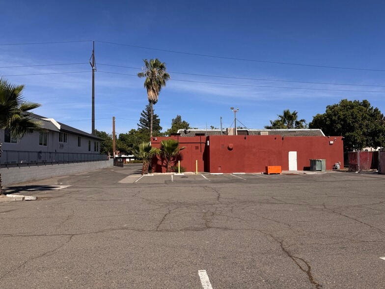More Photos Of 1407 Howe Ave, Sacramento Restaurant For Sale