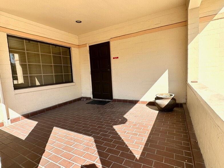 More Photos Of 605 Delaney Ave, Orlando Office For Lease