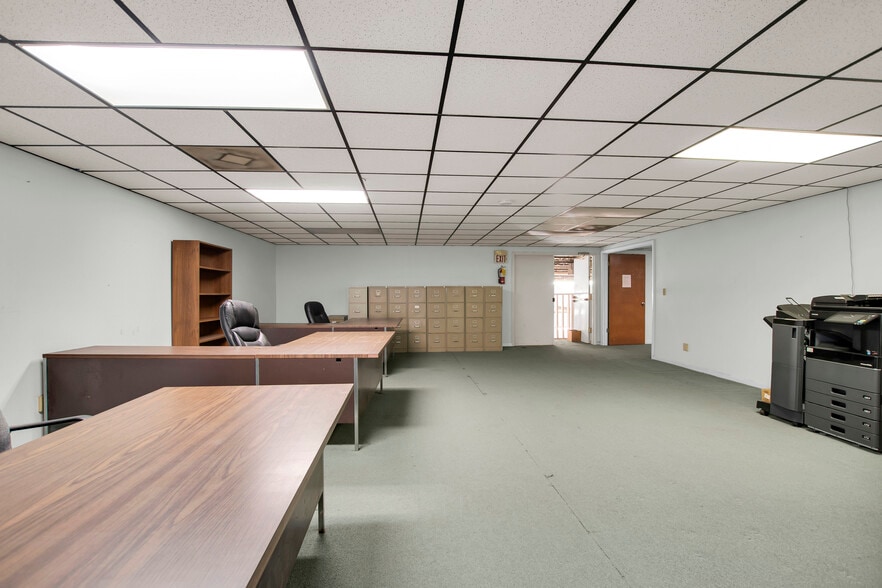 More Photos Of 3612-3662 Morris St, Saint Petersburg Manufacturing For Sale