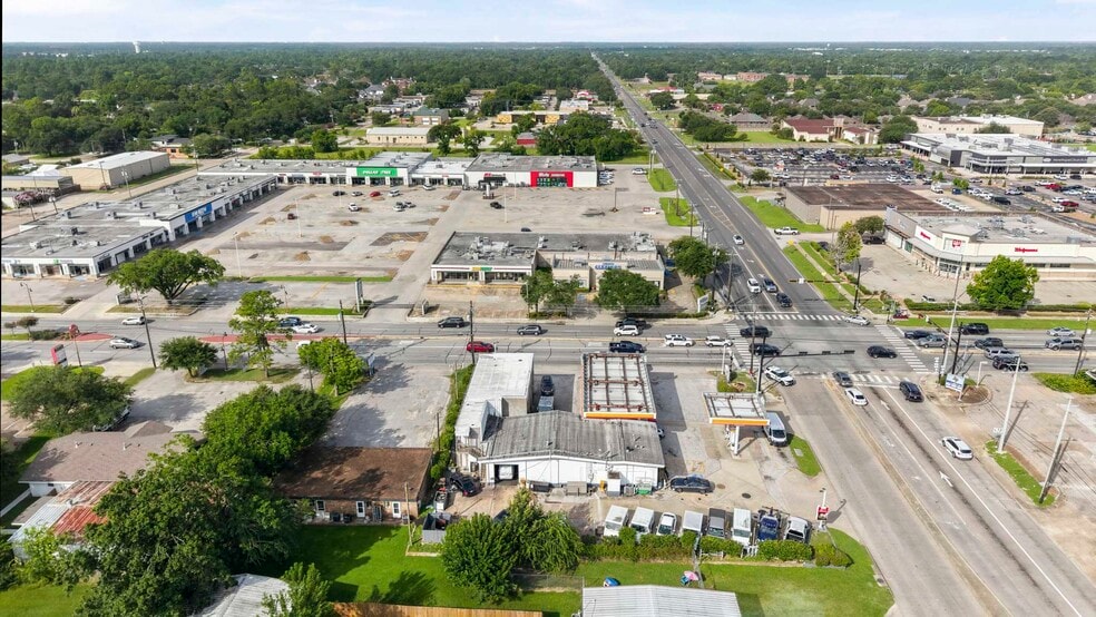 More Photos Of 101 S Friendswood Dr, Friendswood General Retail For Sale