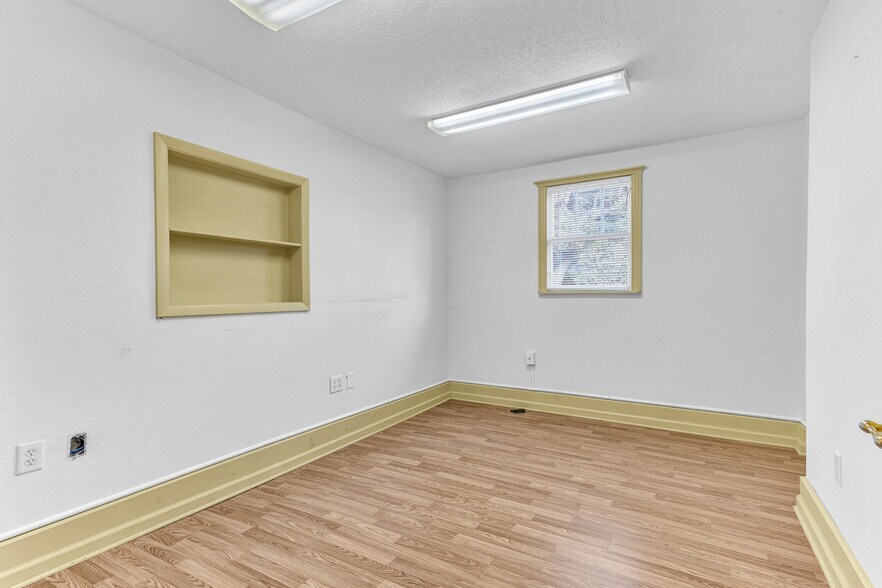 More Photos Of 1007 Emmett St, Kissimmee Medical For Sale