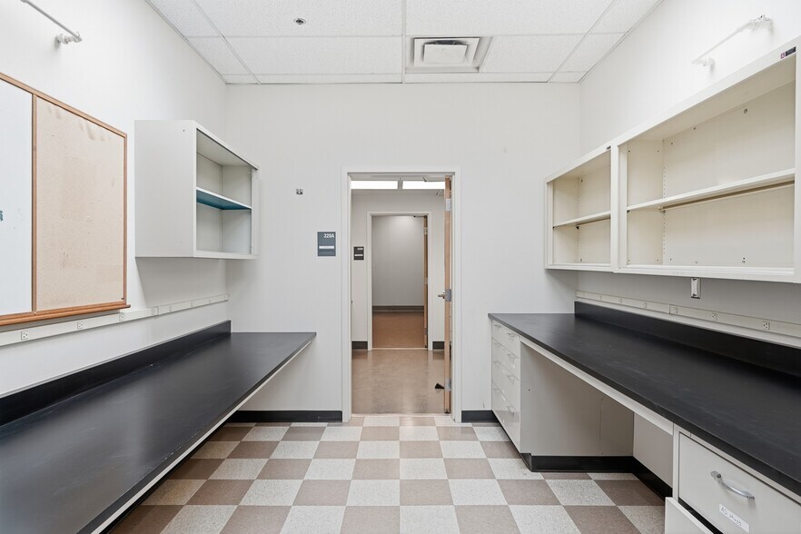 More Photos Of 2425 Ridgecrest Dr SE, Albuquerque Medical For Lease