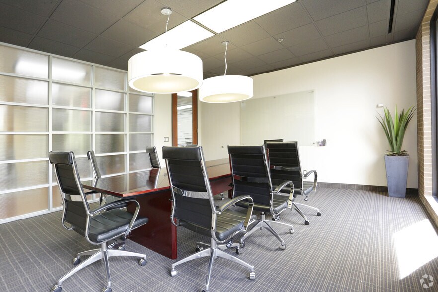 More Photos Of 5100 Westheimer Rd, Houston Office For Lease