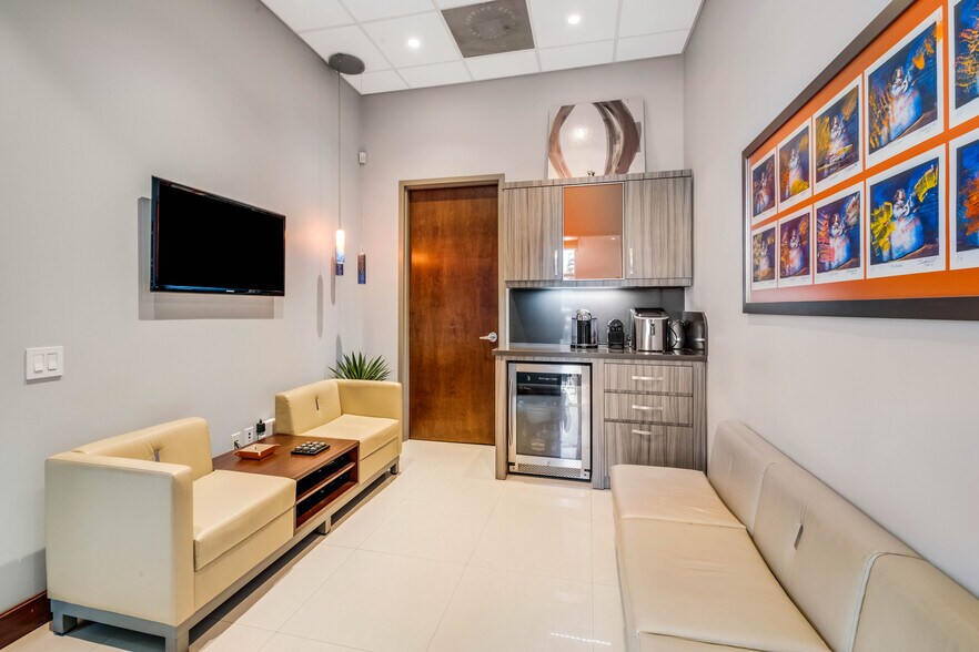 More Photos Of 7620 NW 25th St, Miami Distribution For Sale