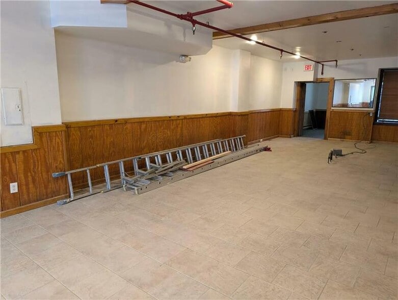 More Photos Of 142 Washington Ave, Albany Storefront Retail Residential For Lease