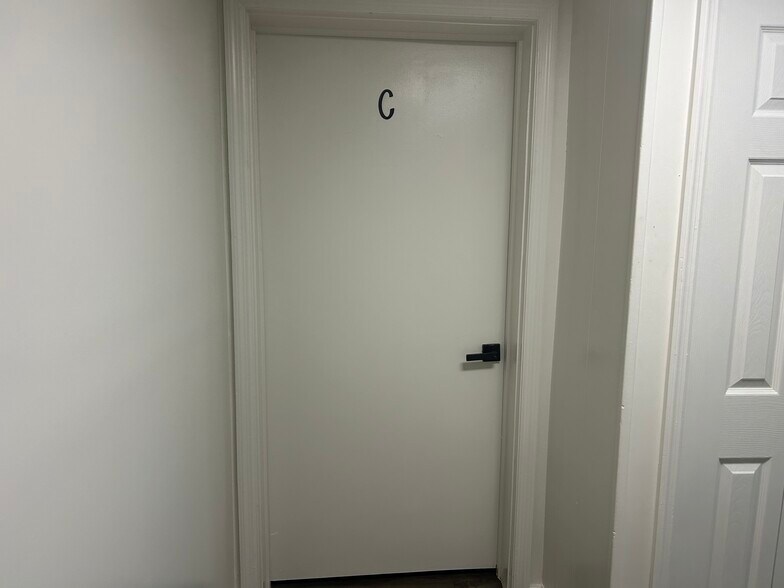 More Photos Of 103 Queen St, Georgetown Medical For Lease