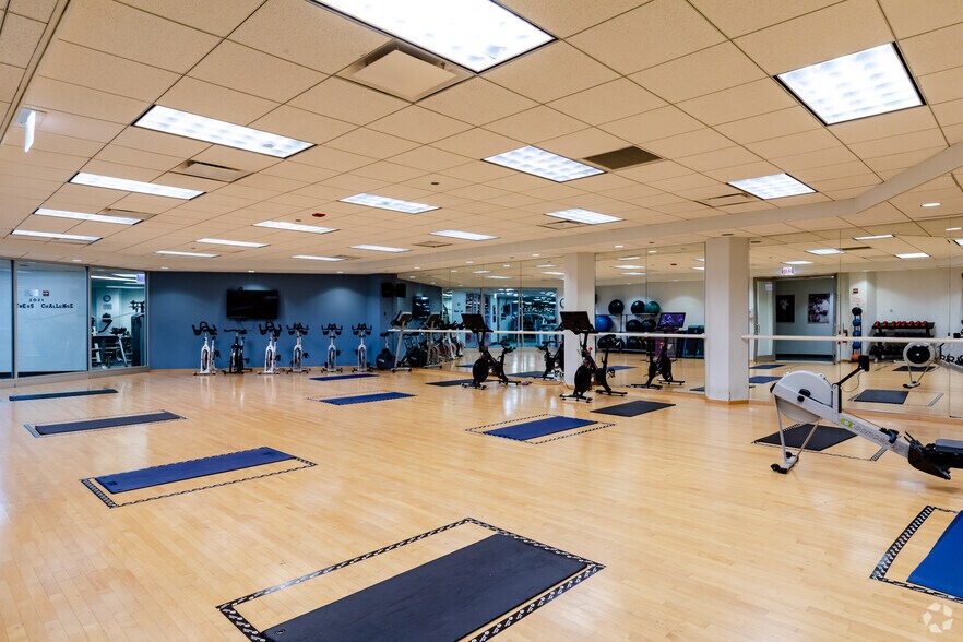 More Photos Of 8770 W Bryn Mawr Ave, Chicago Office For Lease