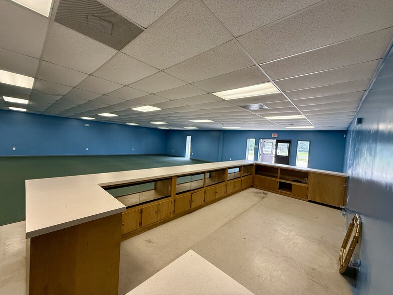 More Photos Of 7914 Browns Ferry Rd, Georgetown Light Distribution For Sale