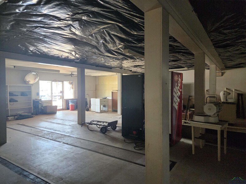 More Photos Of 10542 S Main St, New London Freestanding For Sale