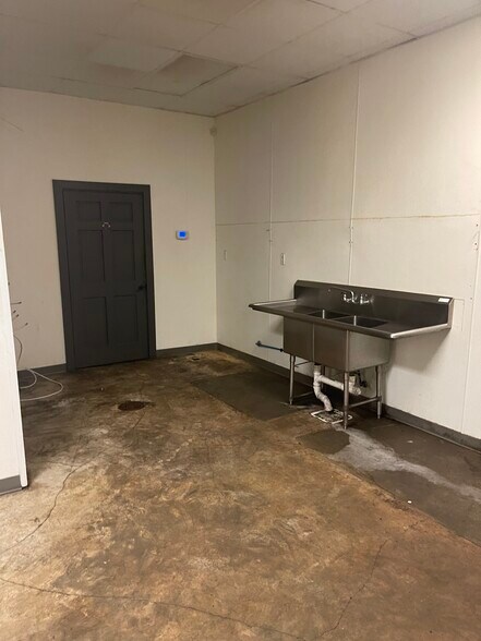 More Photos Of 8950 US-165, Sterlington Storefront For Sale