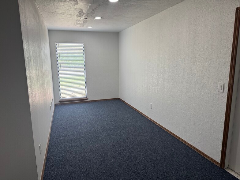 More Photos Of 221-229 N I-35 Service Rd, Moore Office For Lease