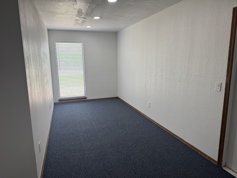 More Photos Of 221 N Service Rd, Moore Office For Lease