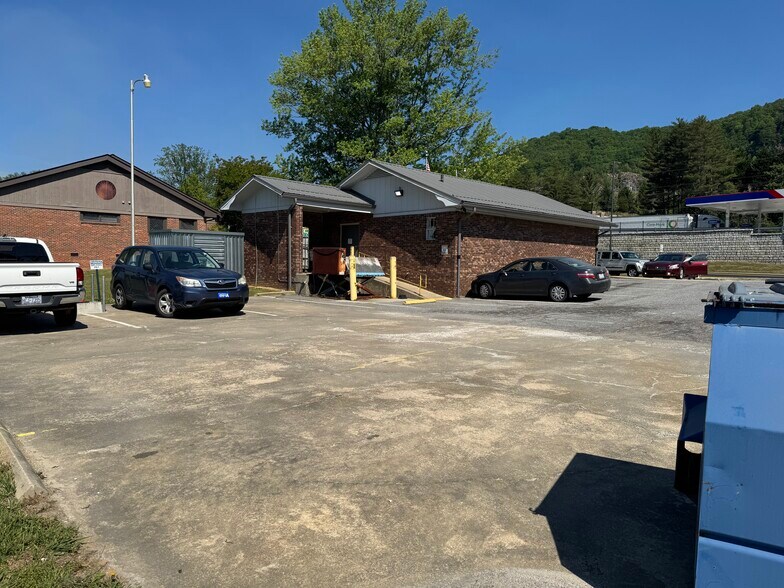 More Photos Of 5858 Old Hendersonville Hwy, Penrose Post Office For Sale