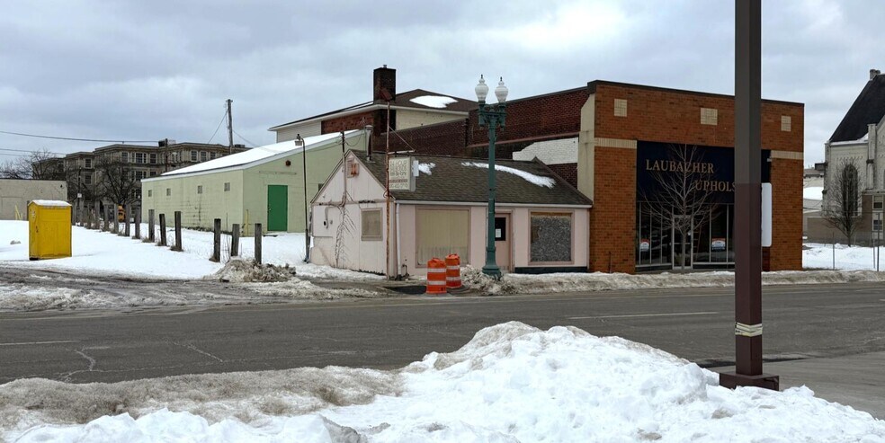 Primary Photo Of 816 Cleveland Ave NW, Canton Freestanding For Sale