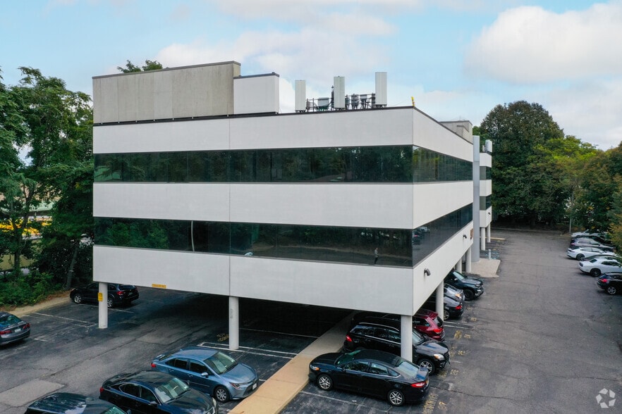 More Photos Of 527 Townline Rd, Hauppauge Office For Lease