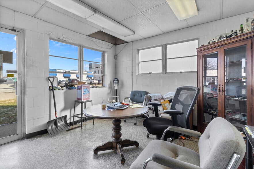 More Photos Of 1805 W 15th St, Indianapolis Warehouse For Sale