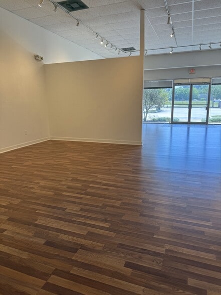 More Photos Of 829 Asbury Dr, Mandeville Storefront For Sale