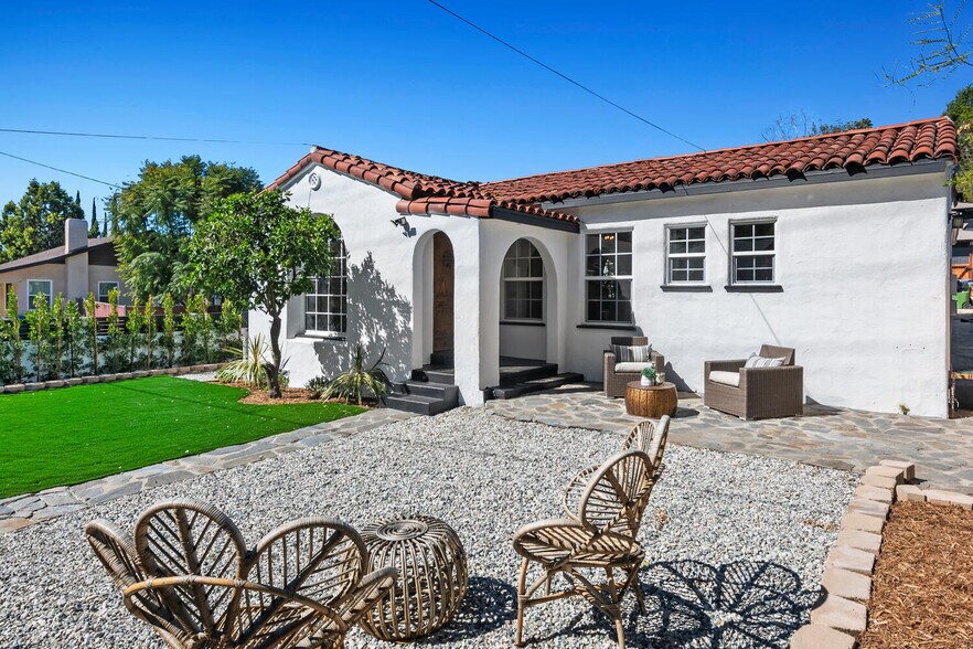 More Photos Of 2201 Avon St, Los Angeles Multifamily For Sale