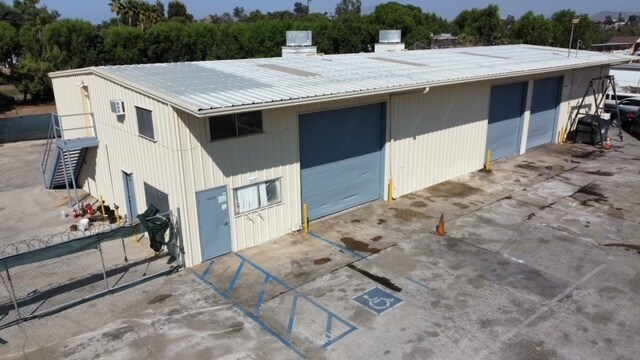 More Photos Of 10565 Limonite Ave, Jurupa Valley Warehouse For Lease