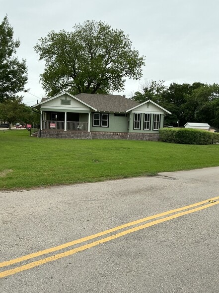 More Photos Of 200 W Oak St, Mansfield Office For Lease