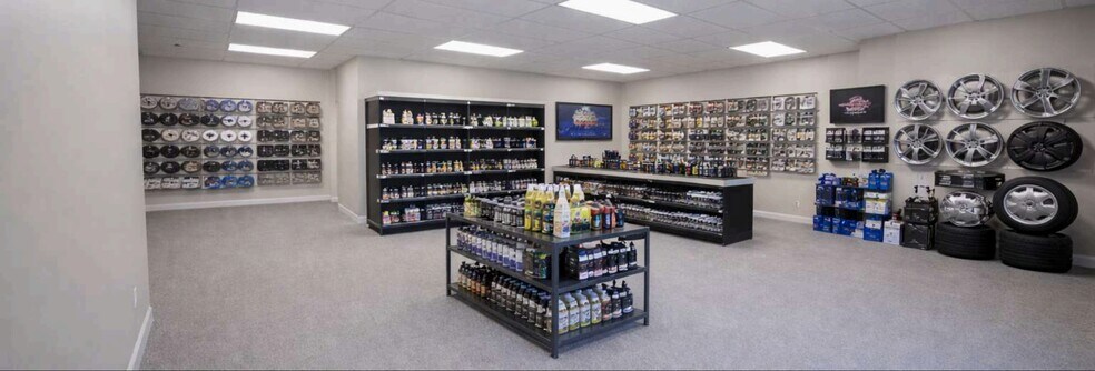 More Photos Of 8061 S Broadway St, Littleton Auto Repair For Lease