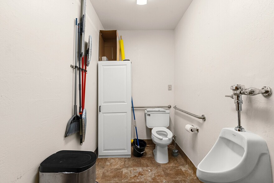 More Photos Of 7126 Skyway, Paradise Storefront Retail Office For Sale