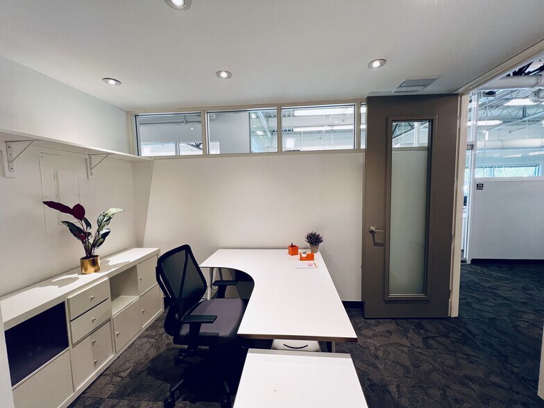 More Photos Of 10549-10555 Jefferson Blvd, Culver City Unknown For Lease