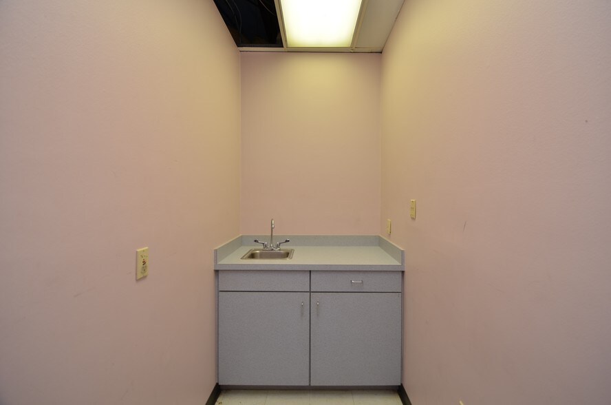 More Photos Of 2424 Hamilton St, Houston Medical For Lease