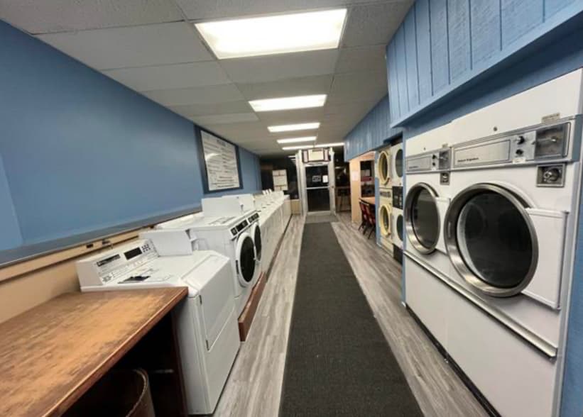 More Photos Of 243 High St, Mineral Point Flex For Sale