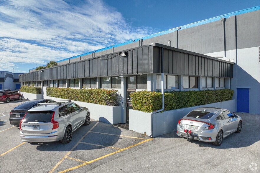 More Photos Of 1919 NW 19th St, Fort Lauderdale Warehouse For Lease