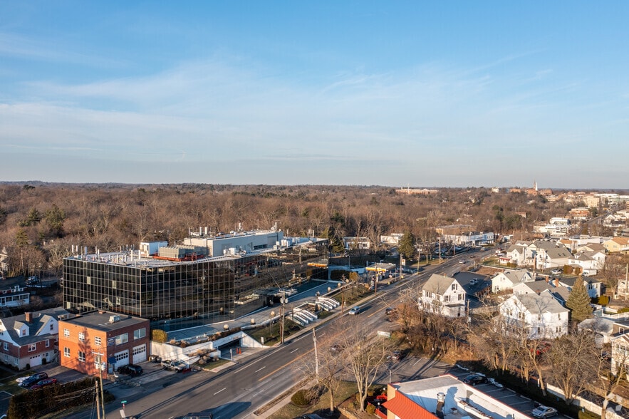More Photos Of 411 W Putnam Ave, Greenwich Office For Lease