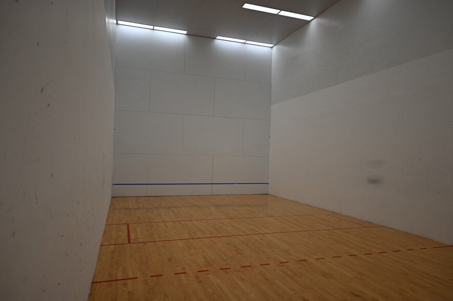 More Photos Of 1426 E Lincolnway, Cheyenne Sports And Entertainment For Sale