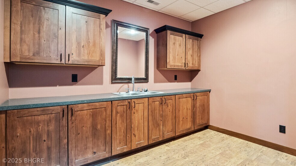 More Photos Of 202 S 9th St, Indianola Storefront For Sale