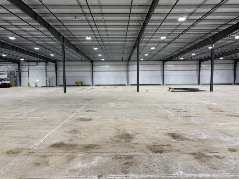 More Photos Of 1100 N Main St, Three Rivers Manufacturing For Lease