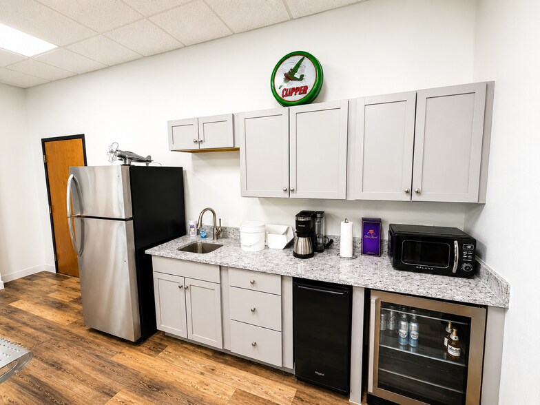 More Photos Of 2408 Airport Rd, Gainesville Airplane Hangar For Sale