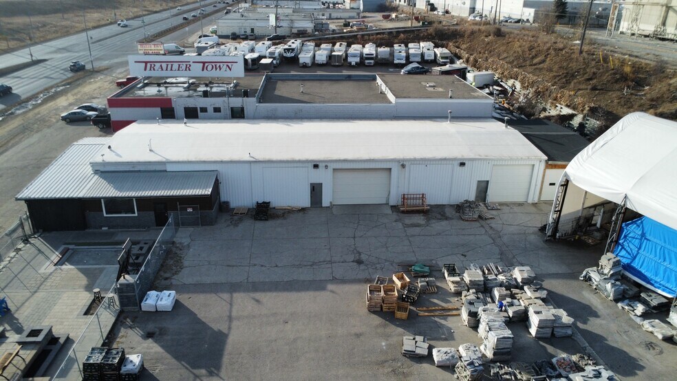 More Photos Of 5225 6th St SE, Calgary Warehouse For Lease