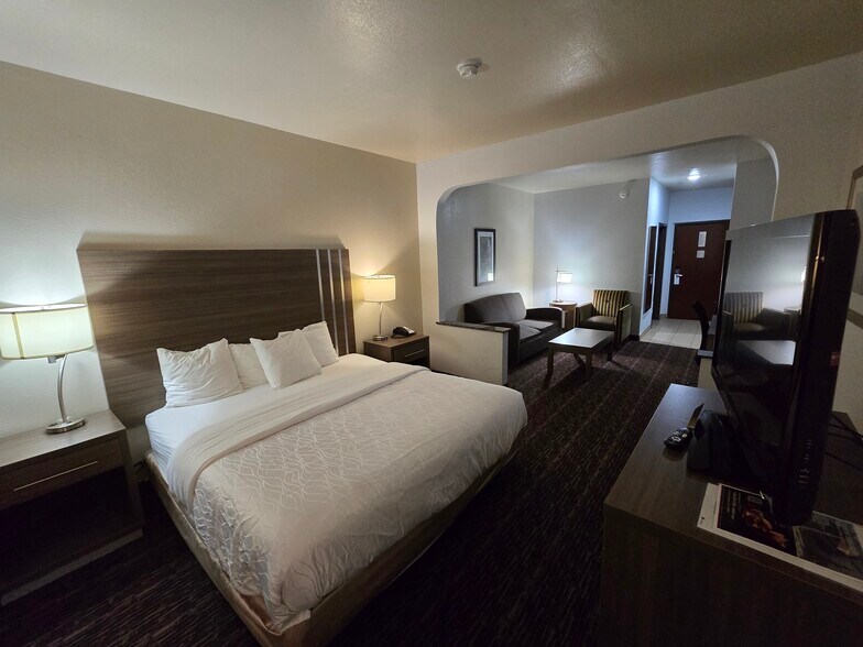 More Photos Of 2700 E 2nd St, Edmond Hotel For Sale